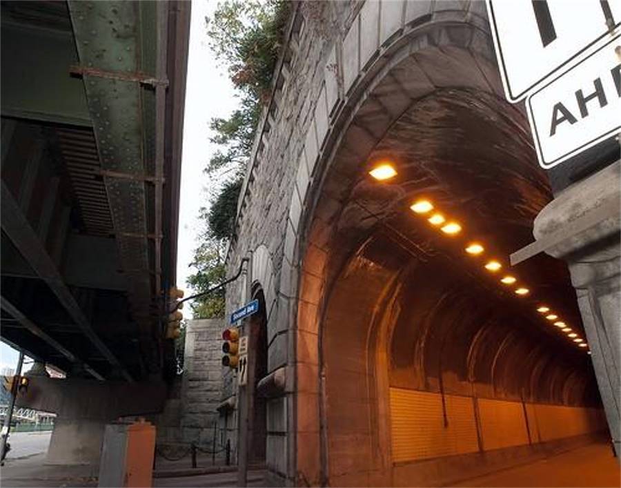 The northern portal the Armstrong Tunnels
and the Penn-Lincoln Parkway ramp.