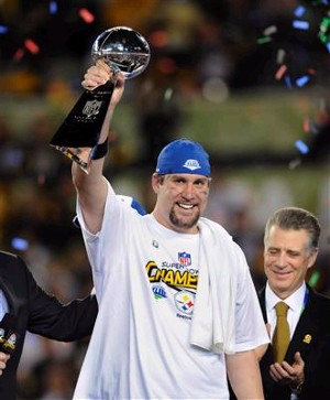 Ben Roethlisberger hoists the
Vince Lombardi Trophy - 2/1/09.
