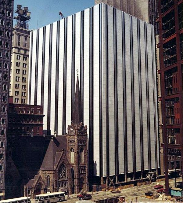 The interior of the First English
Evangelical Lutheran Church