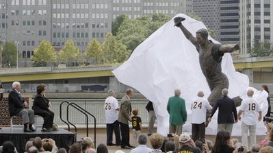 The new statue unveiled for all to see.