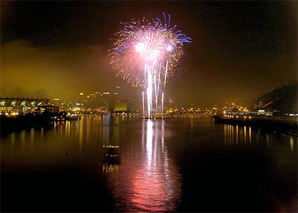 The Three Rivers Regatta
 July 4 fireworks in 2006
 (Post-Gazette Photo)