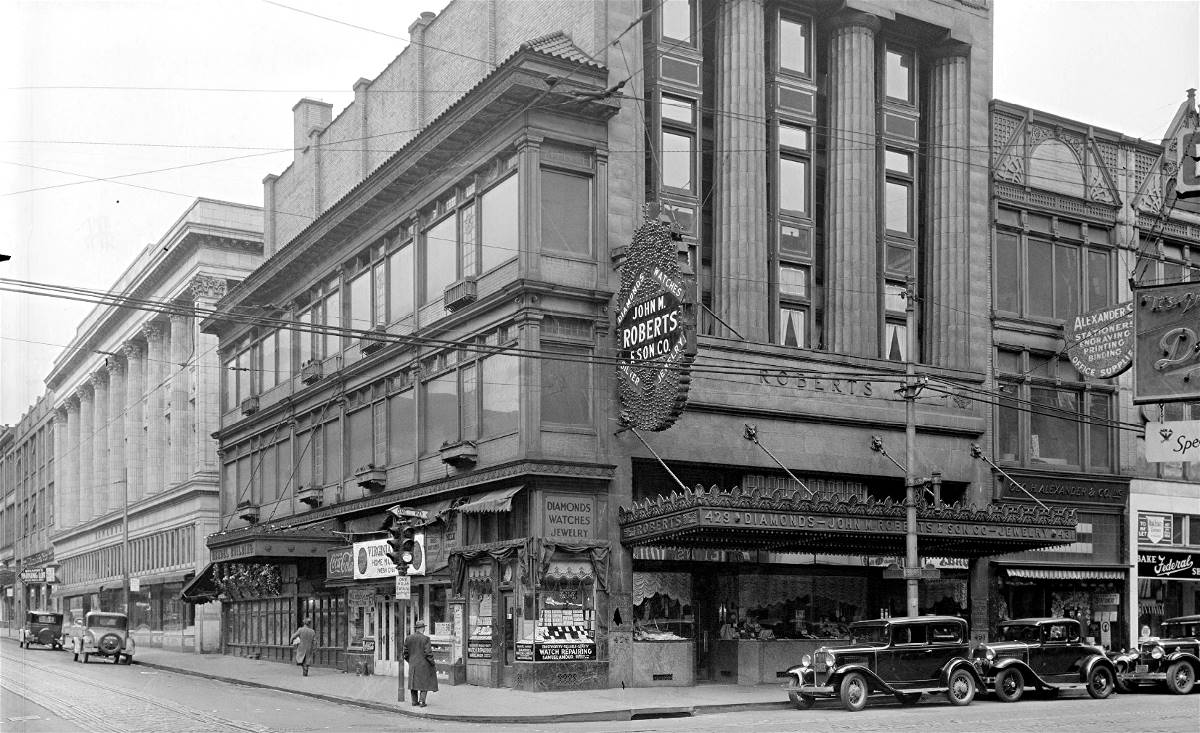 The Skinny Building on Forbes Avenue and Wood Street - 1933