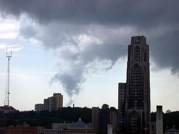 Tornado - Pittsburgh 2003 with the
Cathedral of Learning in foreground.