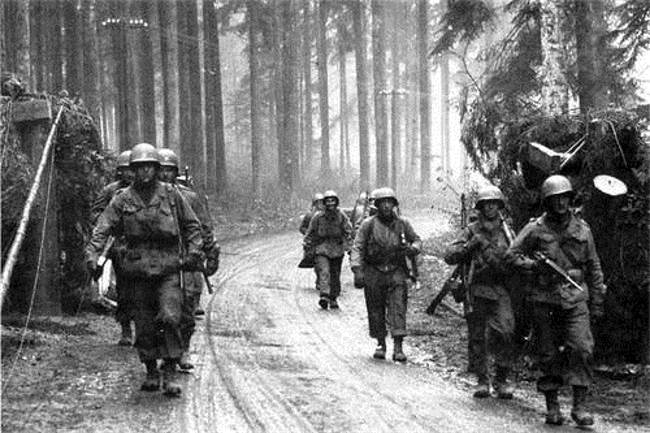 Men of 398th Regiment advancing along
a roadway in eastern France.