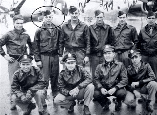 The crew of the B24 Liberator 'Worry Bird'.