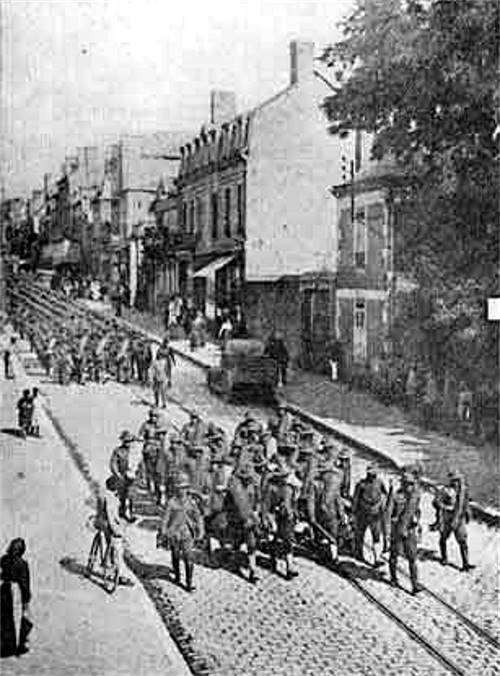 15th Engineers enter Vierzon - July 28, 1917