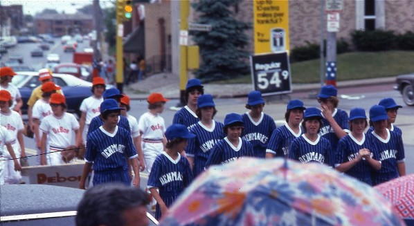 Denmark's Cafe Senior Leaguers in the summer of '76.
Gerard Loy, who passed away in a car accident a few years
later, is sixth from the left in blue. We miss you, G-Man.