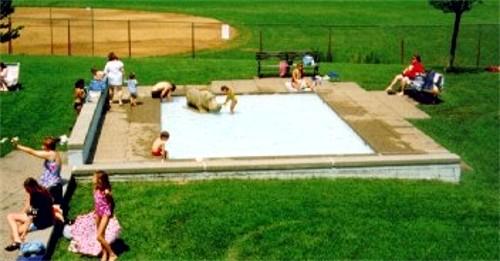 Picture
 of wading pool.