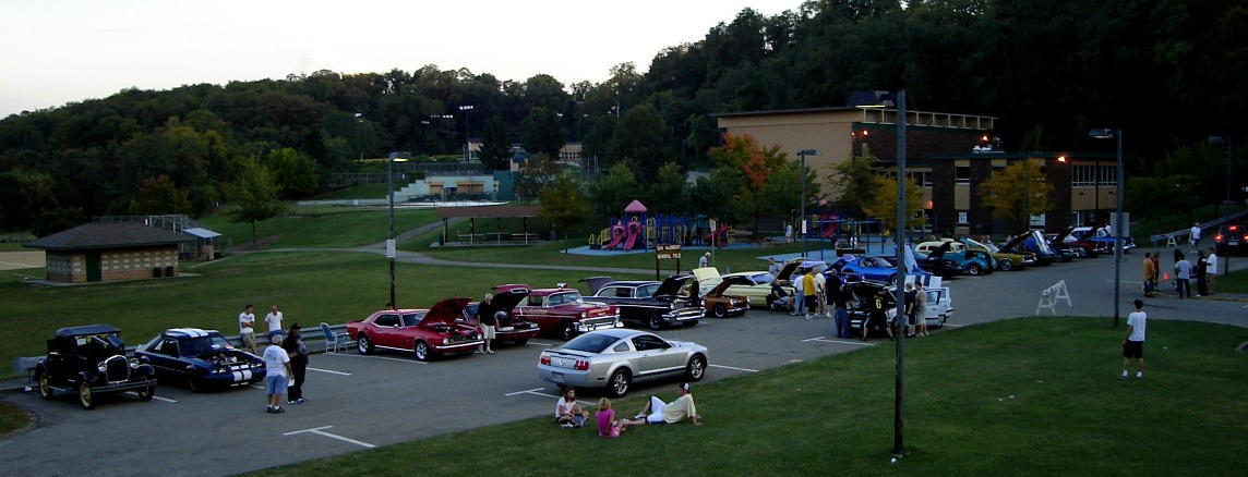 Classic Cars line the lower
lot of Brookline Park - October 2007