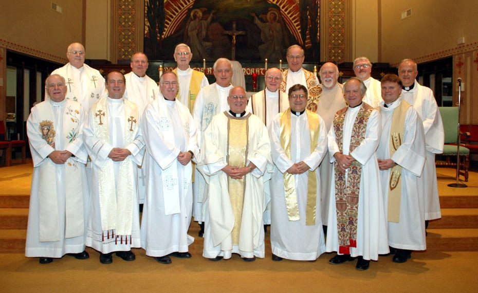 Fifteen former parish clergy gathered
to concelebrate Mass with Father Mitolo
on Sunday, November 23, 2008.