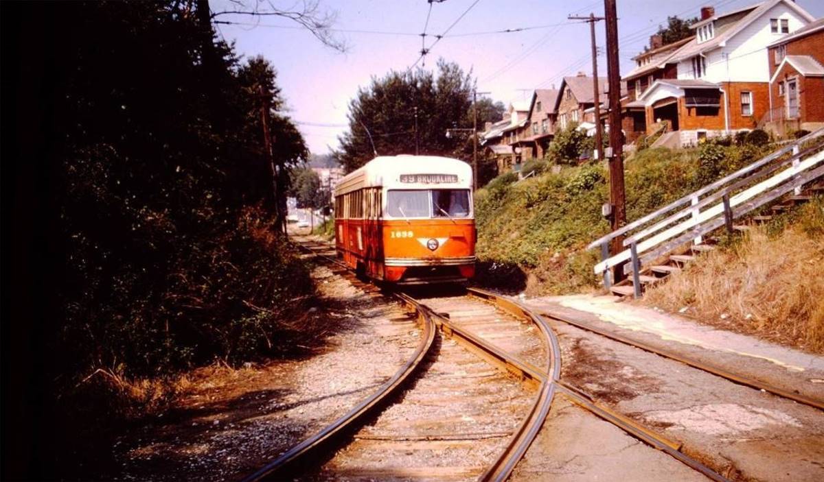 Outbound trolley approaches the loop.