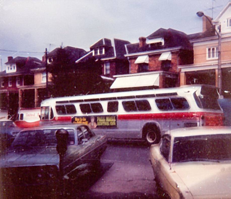 A 41-Brookline bus heading inbound along
Brookline Boulevard in the 1970s