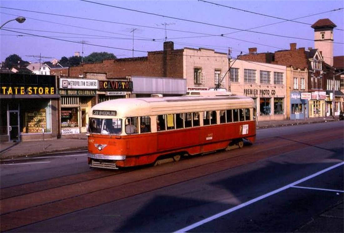 Outbound 39-Brookline moves along the
boulevard in the direction of Flatbush Avenue.
