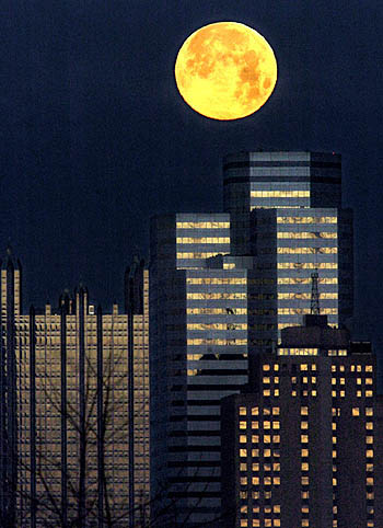 The Pittsurgh Skyline crowned by a full moon in January 2007.